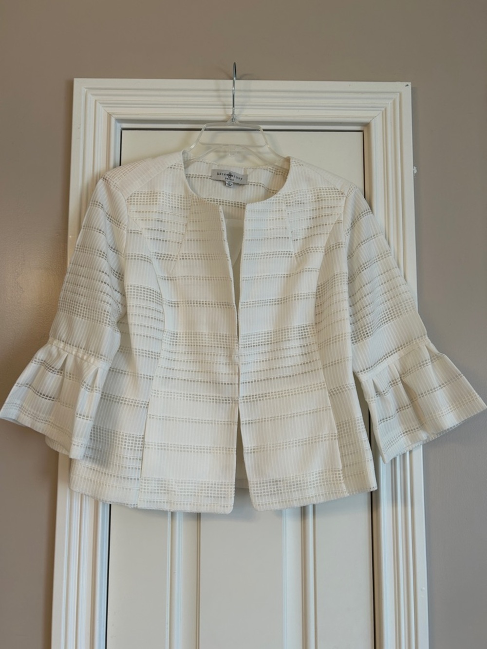 Kate Rosy Ivory Textured Crop Jacket with Ruffle 3/4 Sleeves Sz PM